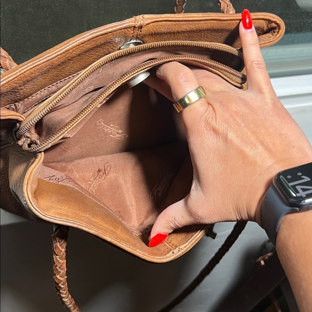 Elegant Genuine Leather Fossil Shoulder Bag - Picture 10 of 10